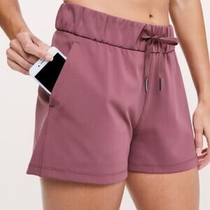 Lululemon On The Fly Short Woven 2.5'" in Misty Merlot Sz 8